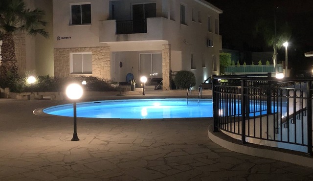 CYPRUS - PAPHOS - sunny apartment with sea and pool wiew