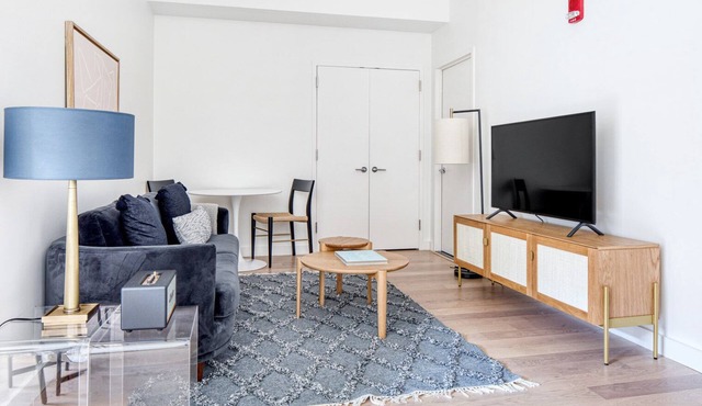 Dapper Back Bay Studio, w/Gym, walk to Newbury St. by Blueground
