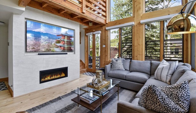 Deer Valley Loop Ski Home - 7-Min Walk to Main Street, 150 Yards to Bus Stop