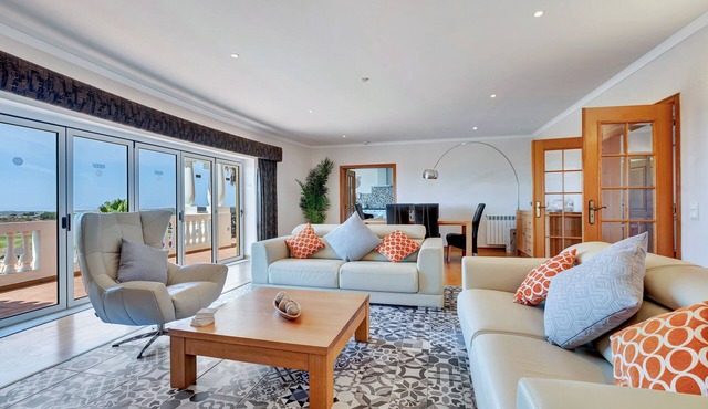 Deluxe Villa With Private Pool, Jacuzzi, Table Tennis, Games Room And Fibre WIFI