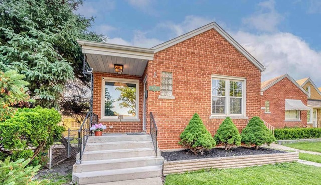 Devon House Summary: in Chicago