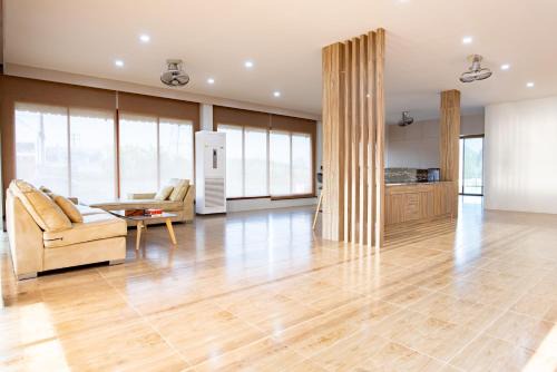 dham ธาม - Spacious 3BR Row House near the Dam in Ban Pha Saeng Lang