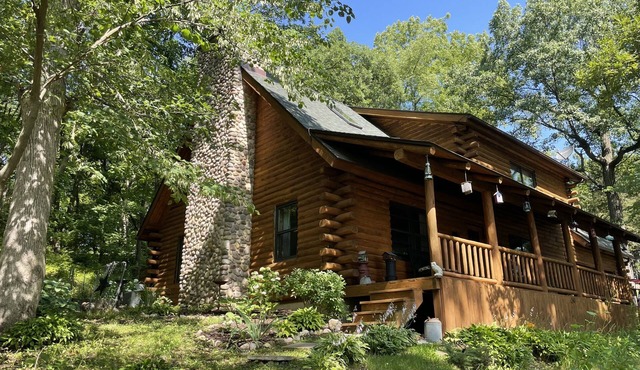 Dog-Friendly Log Home On Fox River IL Near Starved Rock, Porch, Deck, Firepit