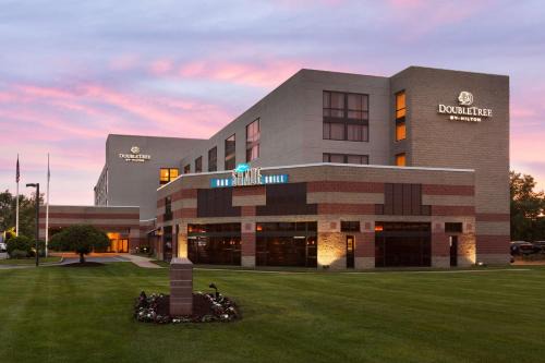 DoubleTree by Hilton Bradley International Airport in Windsor Locks