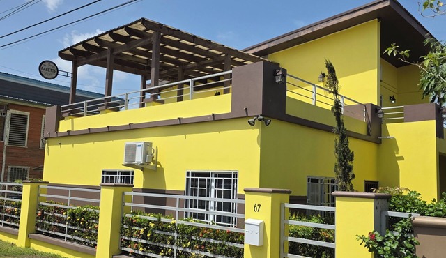 Downtown Haven, Modern Comfort Cozy Luxury Home. in San Ignacio
