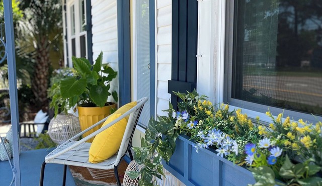 ~Downtown Pensacola "Gem on G St" Cottage w/bikes~pets~Walk to Eat and Supposey