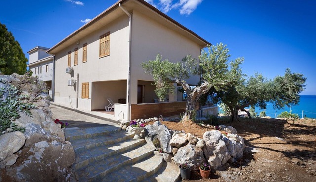 DREAM VILLA FOR THE ENTIRE FAMILY. WHAT A GREAT PLACE FOR SPECIAL REUNION