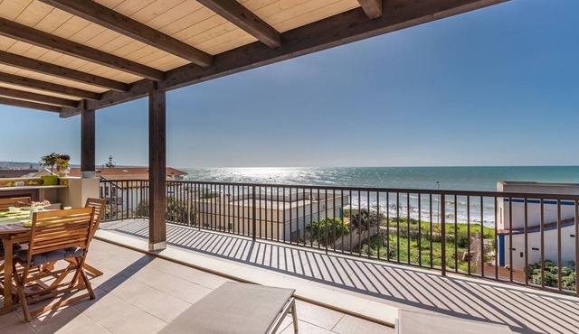 Ducezio, apartment with terrace and panoramic sea view in Donnalucata