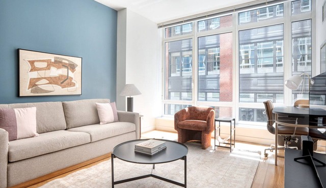 Elegant Back Bay 1BR w/W/D, Gym & Roof, nr Copley Sq, by Blueground