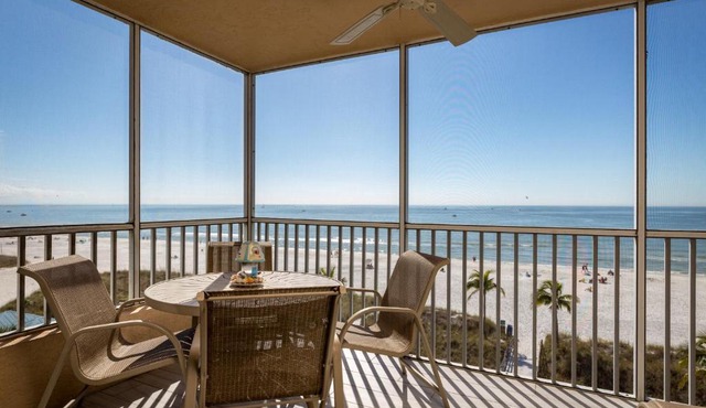 Estero Island Beach Villas 401, 2 Bedrooms, Beach Front, WiFi, Sleeps 6