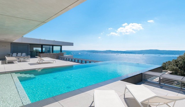 Exceptional architect-designed villa with sea view and St Tropez