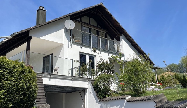 Exceptional panoramic location with castle view, Danube cycle path, hot tub in Graisbach