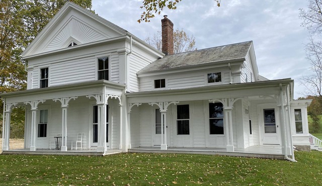 Exceptionally beautiful and spacious country home in Buskirk