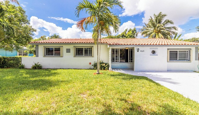 Exclusive 5BR/2BA Florida Retreat – Spacious & Stylish! in El Portal