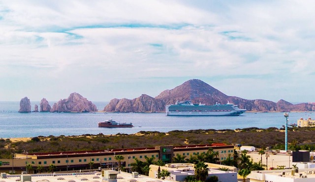Fabulous Cabo condo with amazing view of lands end!