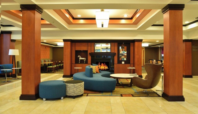 Fairfield Inn & Suites Hartford Airport in Windsor Locks