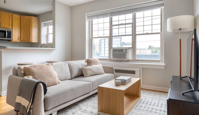 Fantastic Evanston 1BR w/Courtyard, nr Northwestern Beach, by Blueground