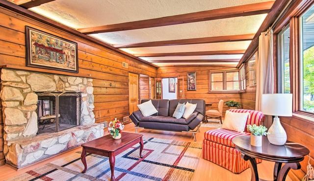 Fenced Yard: Fox River Grove Home, Dogs Welcome in Fox River Grove