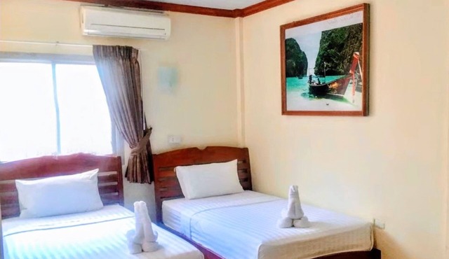 Golden Bee PhiPhi Hostel in Ko Phi Phi
