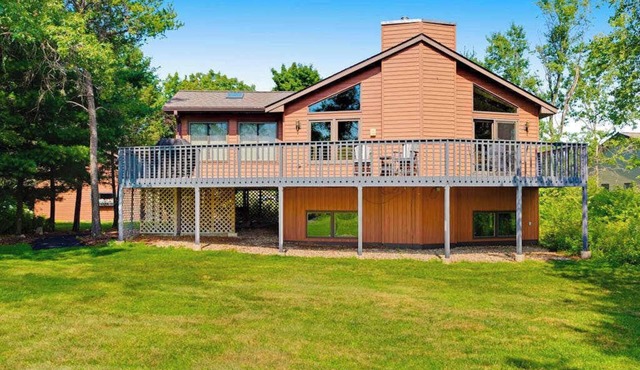 Golf course-front home with 2 pools, private beach, boat launches, tennis, grill in Nekoosa
