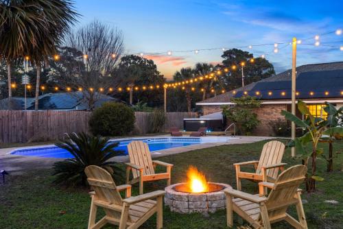 Gulf Breeze Beach House w Pool Huge Hot Tub and Sauna