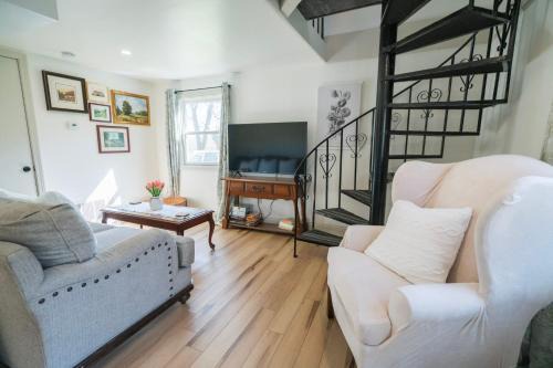Hadley Hideaway Cottage