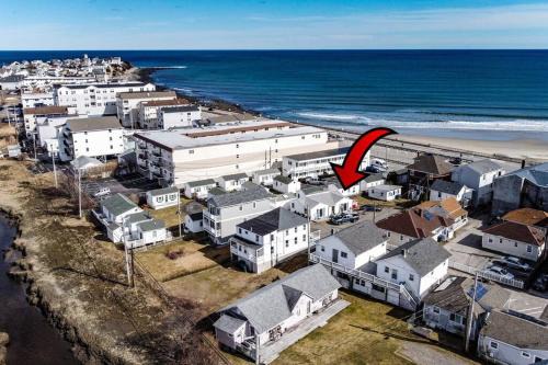 Hampton Beach Seaside Villa Unit 2 in Hampton