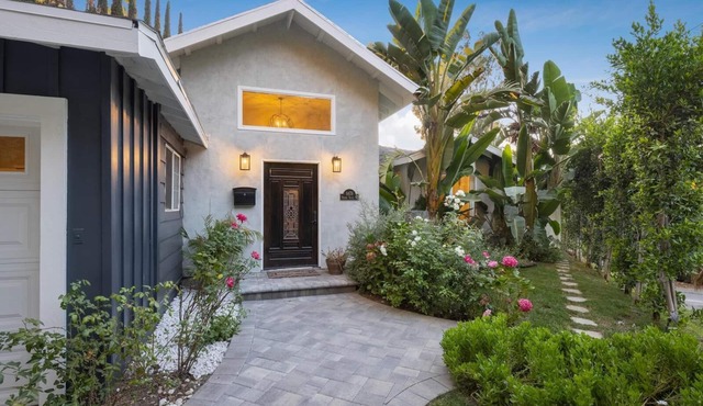 Hidden Valley - Spectacular Hidden Valley Gem with Canyon Views