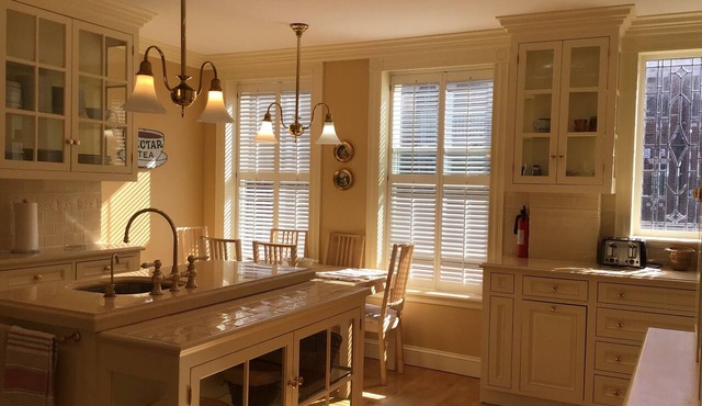 Historic Brownstone Townhouse, 7 beds/3.5 baths, Fenway Boston
