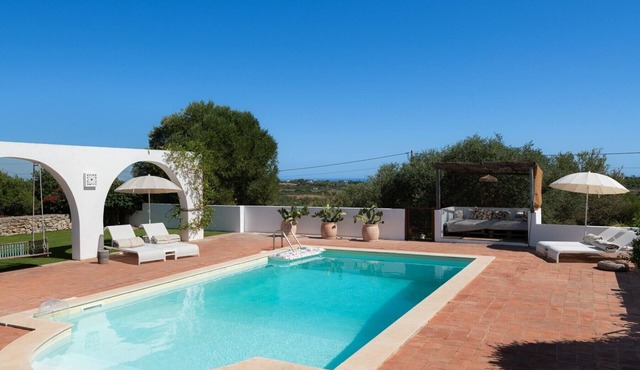 Holiday Home 'Modern Farmhouse with Pool' with Mountain View, Wi-Fi and Air Conditioning in Santo Estevão