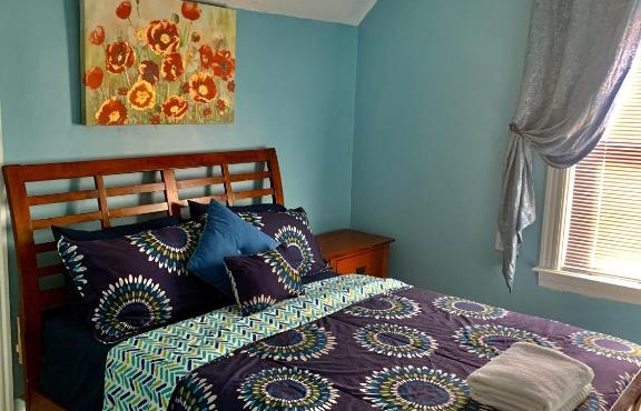 Huge Comfortable apartment close to everything in Pawtucket