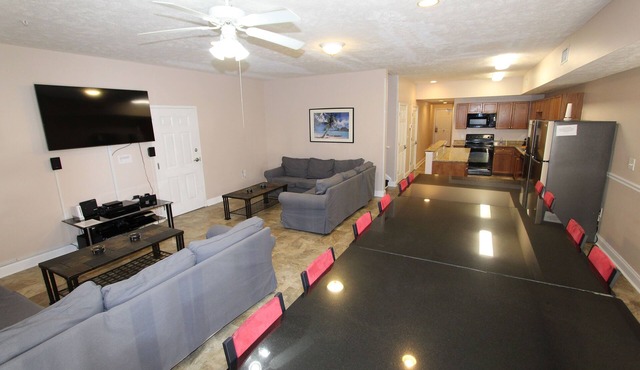 Huge Villa, 100 Yards To Beach, Pool, Lazy River, Hot Tubs, BBQ, 4 Car Parking in Myrtle Beach