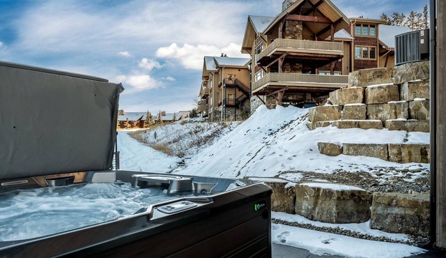 Impressive Mountain Villa with Hot-tub and Impressive Views in Big Sky, Montana