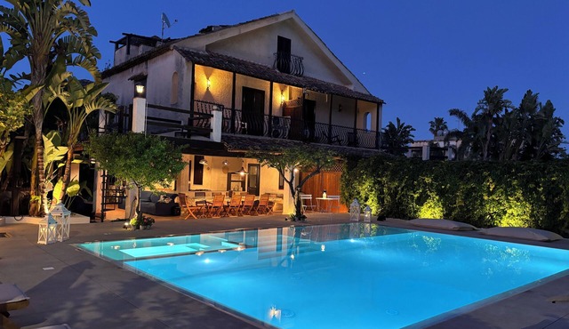 Incantevole villa con piscina e spa a 150 metri dal mare in Fontane Bianche