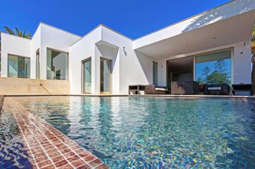Jacaranda Beach Villa in Luz