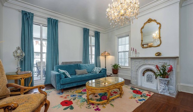 La Victoria 5-bedroom estate in the heart of Warwick, an Hour away from NYC in Warwick