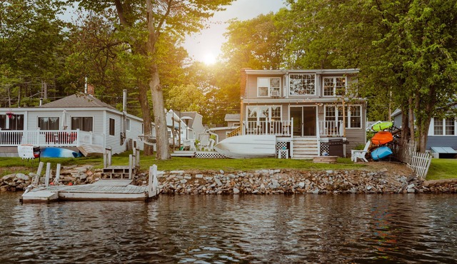 Lakefront; view of ski mountain, firepit, dock, kayaks, laundry, outdoor shower