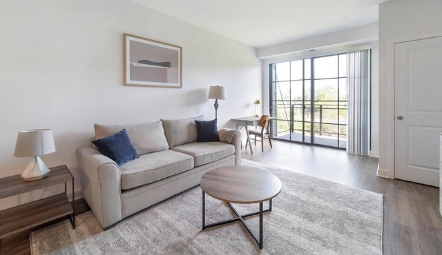 Landing | Beautiful 1BD, Pool, Gym