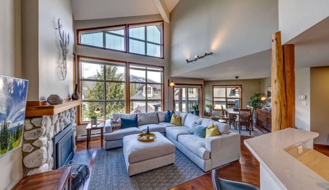 Large 3BD Townhome/Great Views/Hot Tub