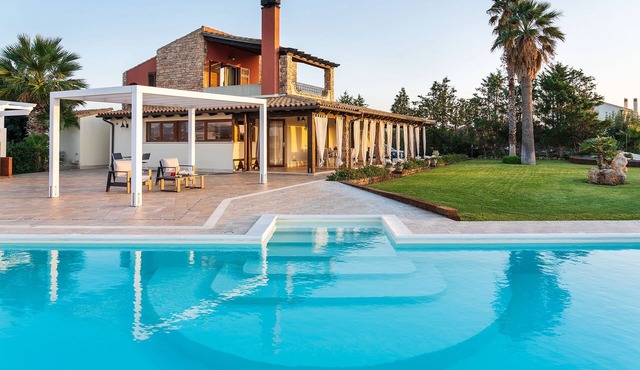 large sicily villa to rent near Trapani with AC, pool, Wi-Fi, walk to town
