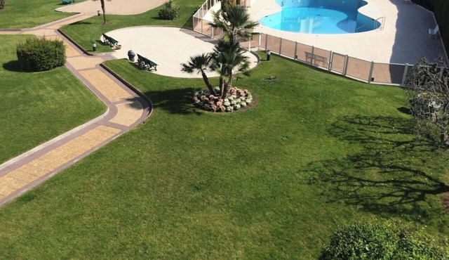 Large, very quiet studio 38 m2 terrace 18 m2 pool/garden view in Mandelieu-la-Napoule