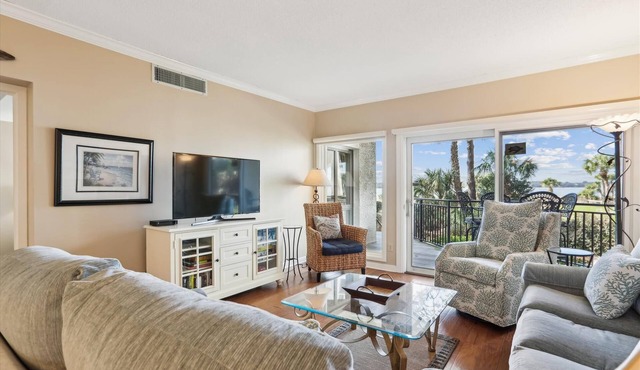 Large Wrap Around Balcony & Free Tennis