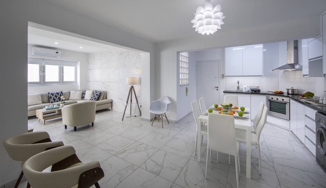 Larnaca Finikoudes Suite 405