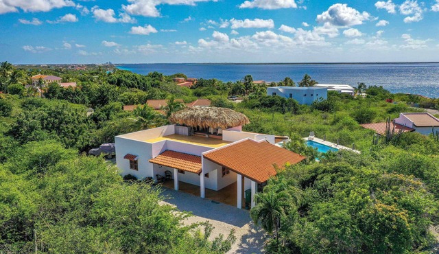 Latitude Adjustment - Ocean View, Surrounded by Bonaire Nature!