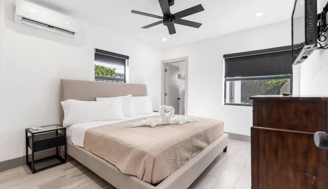 Lauderdale Modern 1 Bedroom 1 Bathroom with Private Backyard in Fort Lauderdale