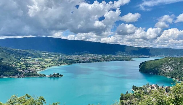 Le Cabanon - house near the lake. in Talloires-Montmin