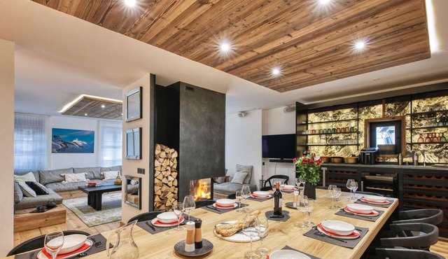 Le Marti - Seven Bedroom Villa, Sleeps 14 in Chamonix