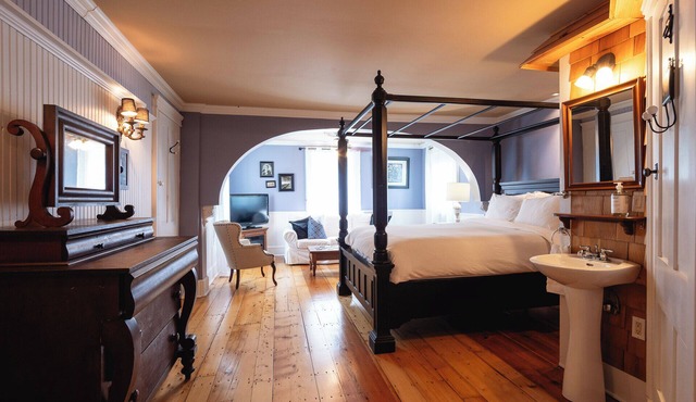 Lee Farm Inn