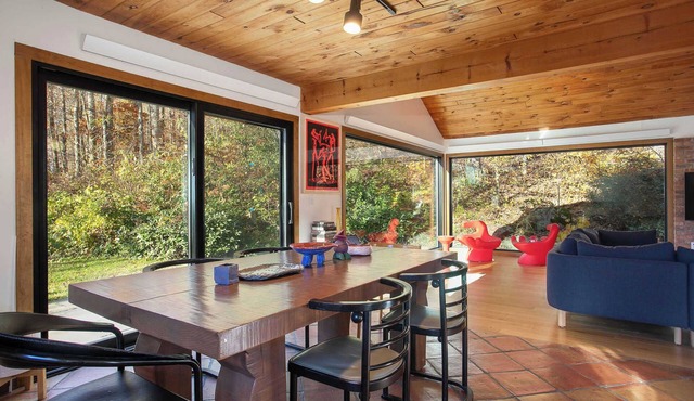 Light-Filled GB Oasis, Trails, Lake, Fireplace
