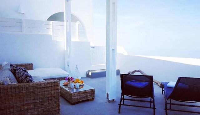 Light Stone Villa in Vourvoulos